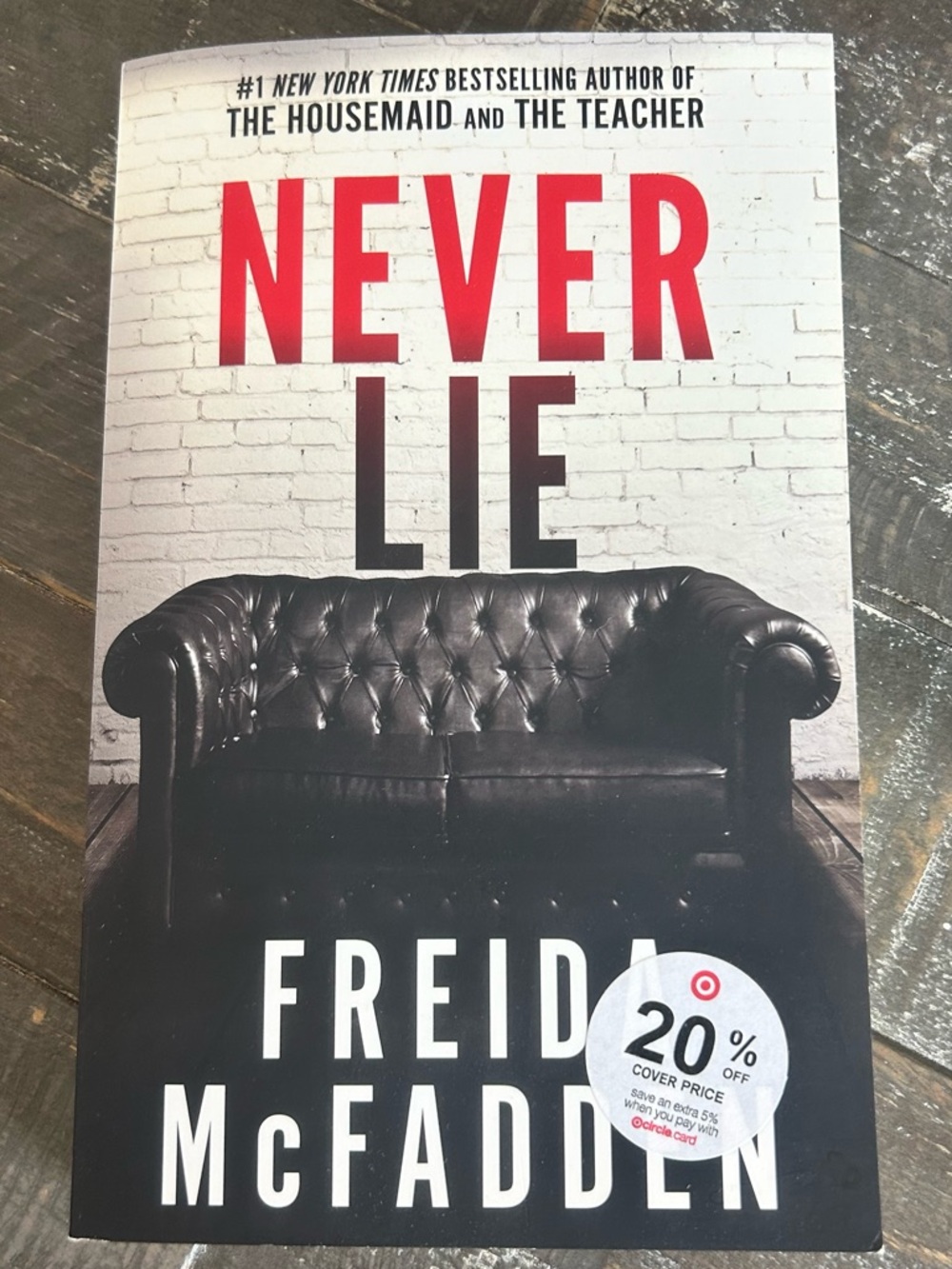 Never Lie by Freida McFadden - Black & Red Cover